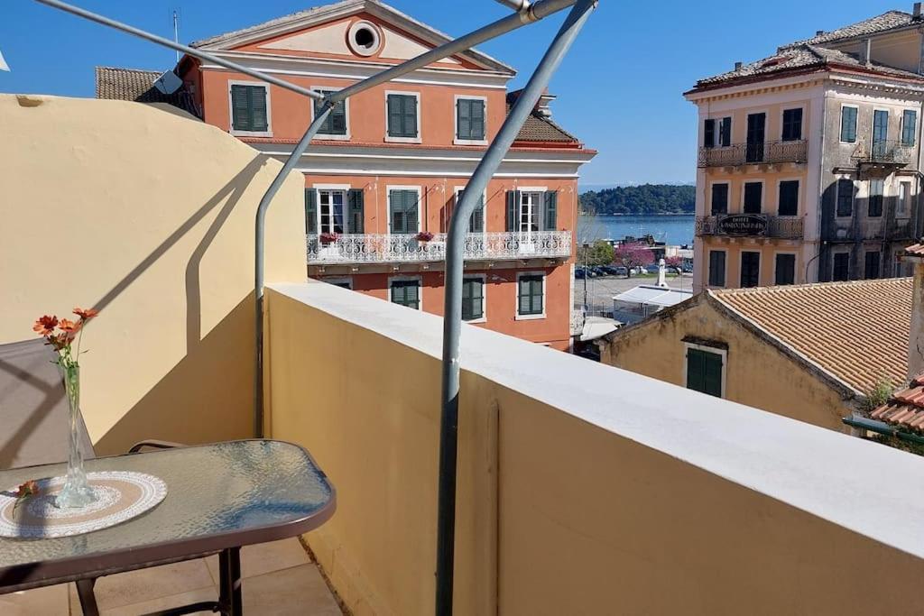Old Port View Apartment, Διαμέρισμα Στο Κέντρο 2 Υπνοδωματίων Corfu  Bagian luar foto